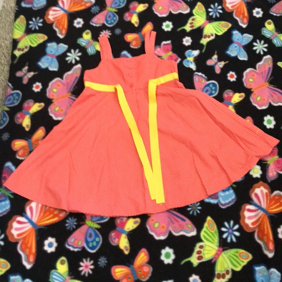 Summer Dress < - Picture 3 of 3